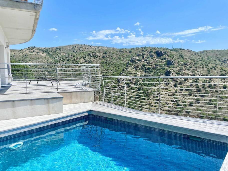 Con Piscina Sobre La Almadrava Villa